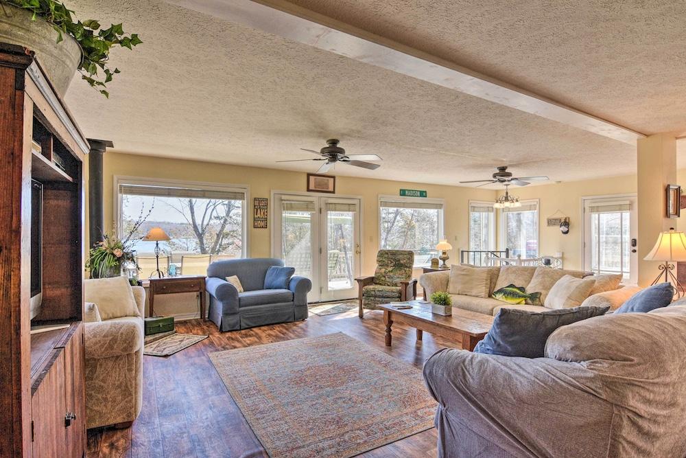 Lakefront Table Rock Getaway w/ Private Swim Dock!
