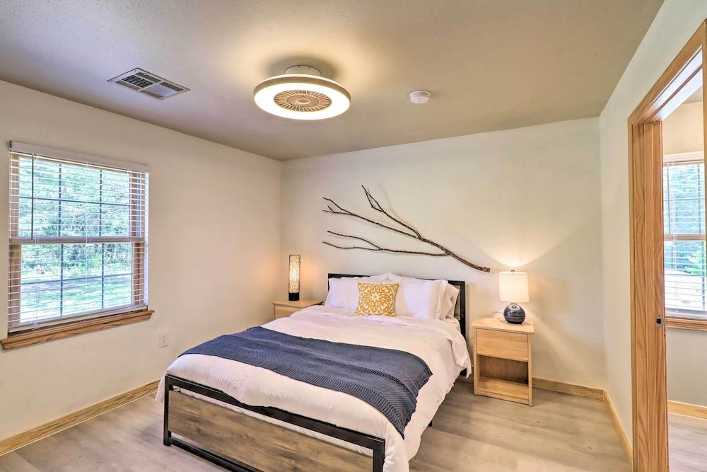 Cozy Cottage < 1 Mile From Kindred Barn!