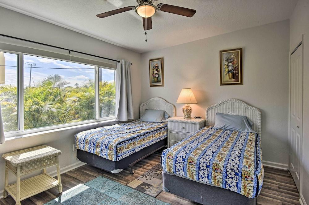 Sunny Cocoa Beach Home: Walk to Sea + Attractions!