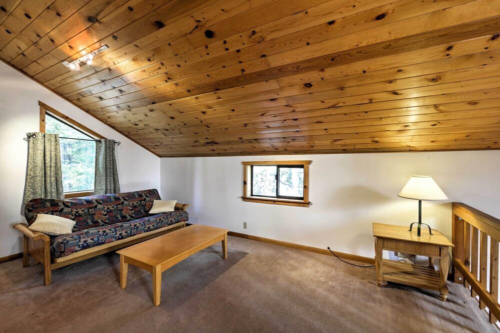 Ashland Cabin on 170 Acres w/ Mtn Views & Sauna!