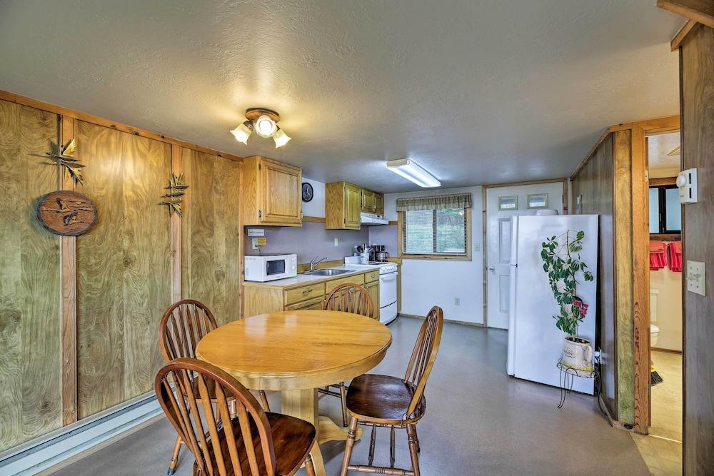 Sanderling Sea Cottages, Unit 2: Walk to Coast!