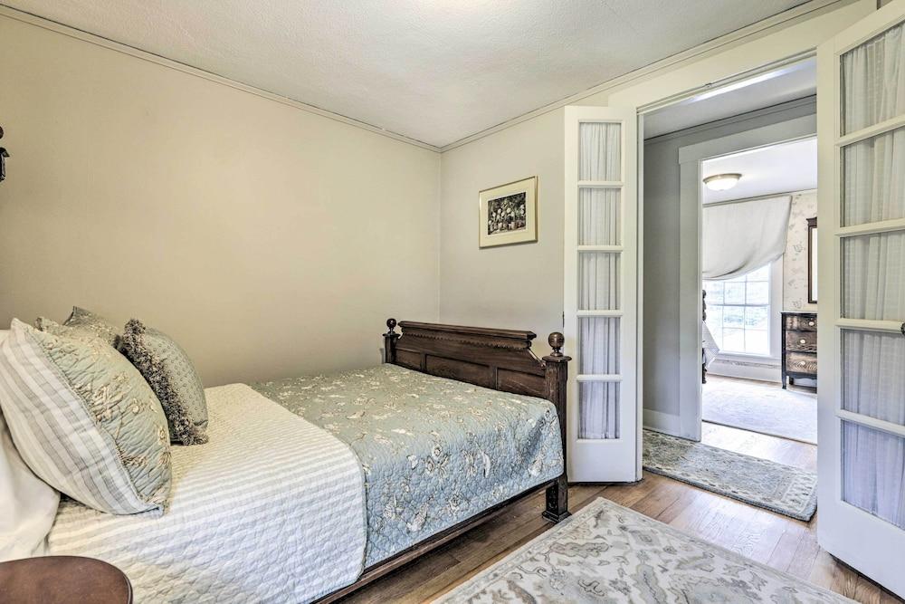 Charming Farmhouse w/ Pool & Fishing Pond!