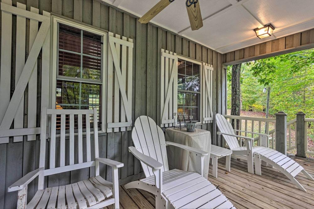 11 Mi to Boone: Secluded Pet-friendly Cabin!