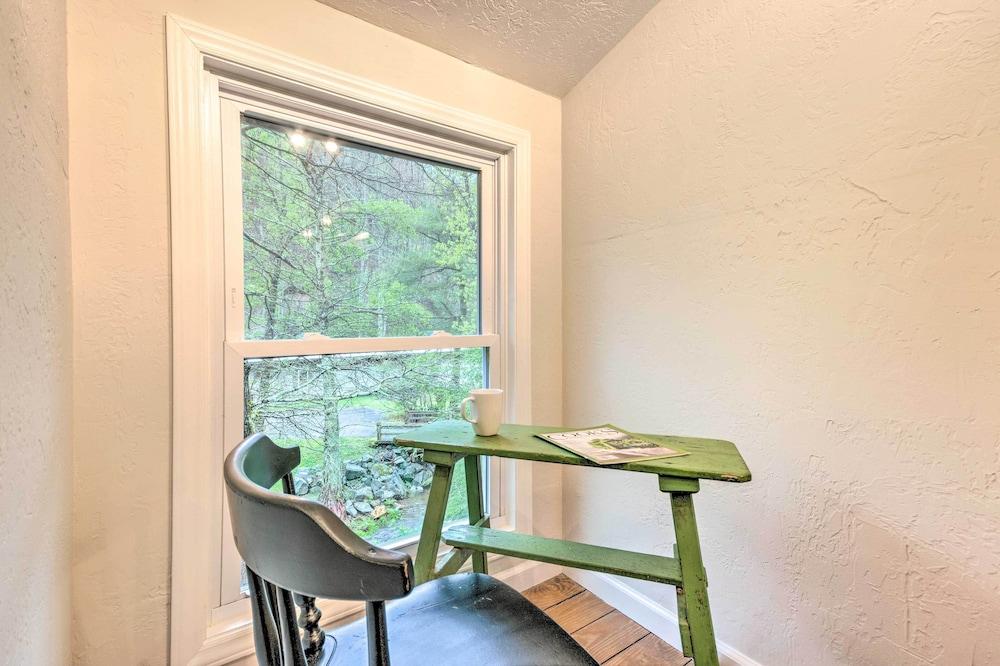 Upscale Rustic Duplex on Stream, Near Blowing Rock