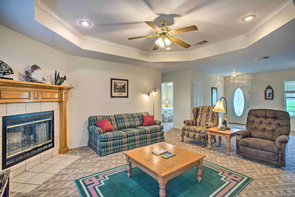 Family Alba Home w/ Boat Dock on Lake Fork!