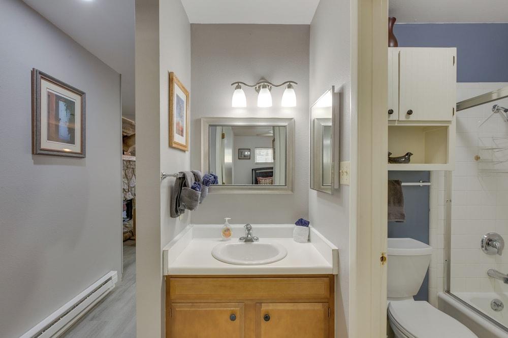 Red River Ski Condo on Main St - Mtn View!