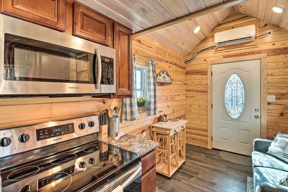 La Petite Maison in Mount Olive w/ Fire Pit!