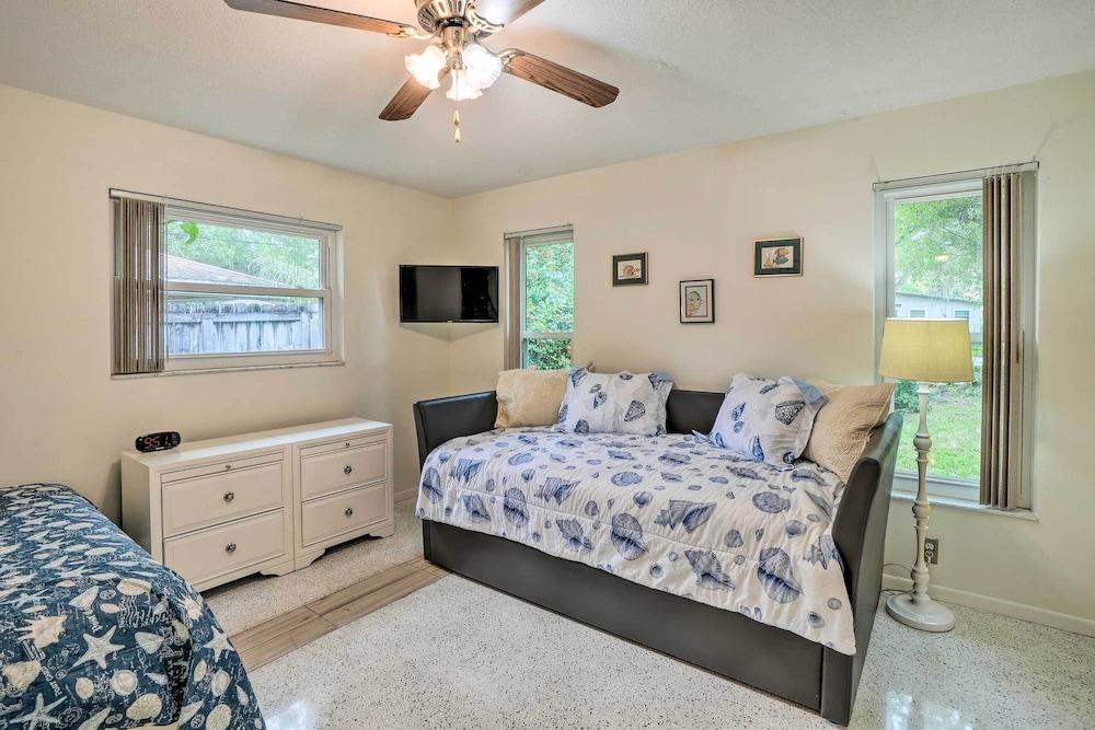 Vibrant Largo Home: Heated Pool, Lake Views!