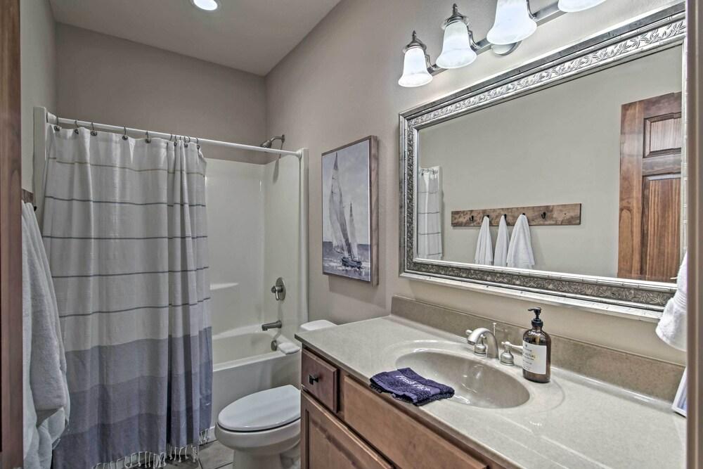 Expansive Townhome w/ Game Room & Community Pool