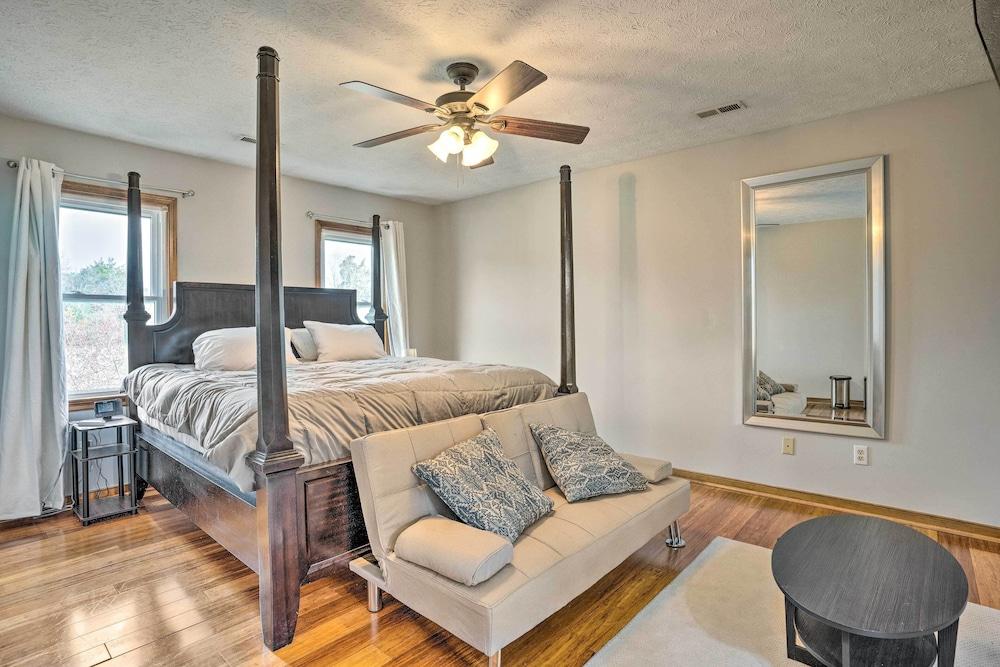 Richmond Area Home w/ Game Room & Patio!