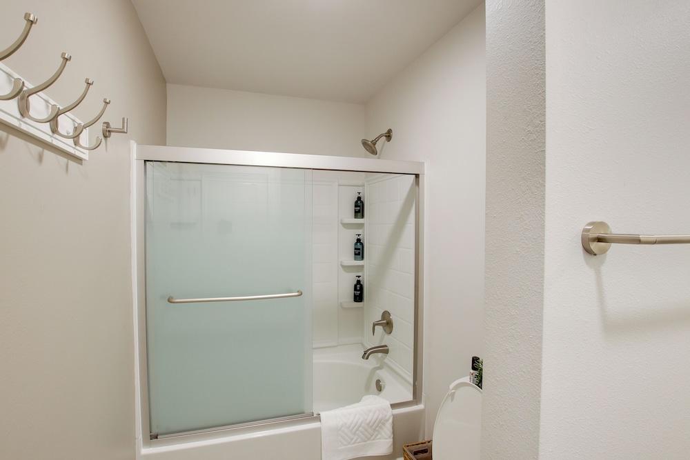 Riverfront Sheboygan Townhome w/ Grill!