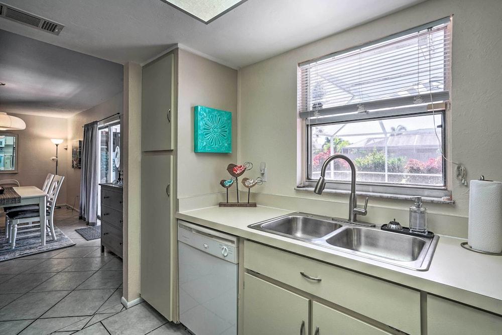 7 Mi to Beaches: Pet-friendly Cape Coral Home