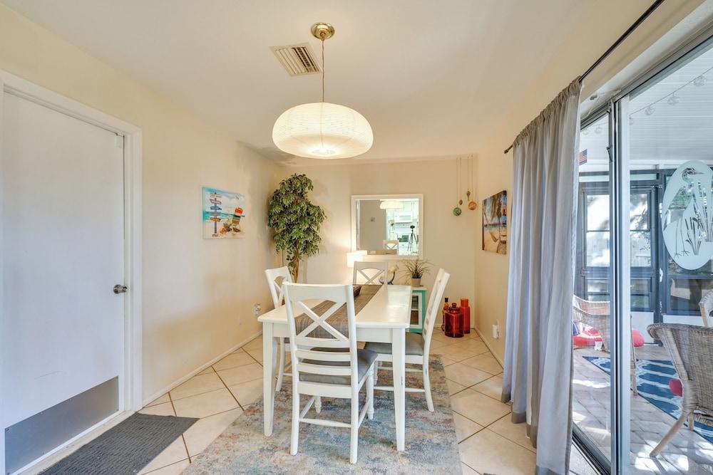 7 Mi to Beaches: Pet-friendly Cape Coral Home