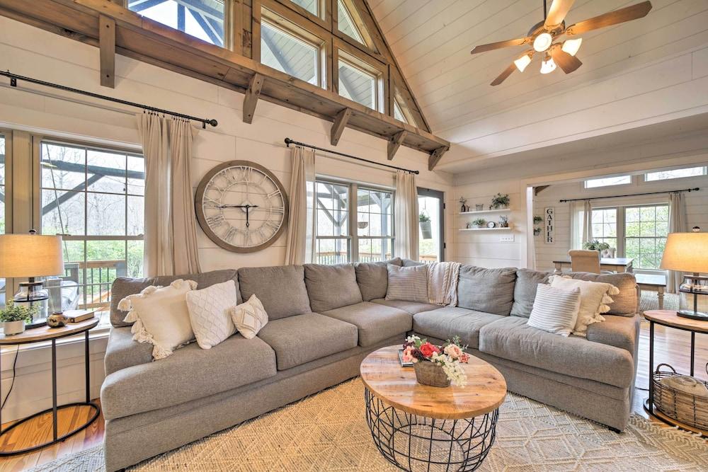 Deck + Fire Pits: Lake Toxaway Getaway!