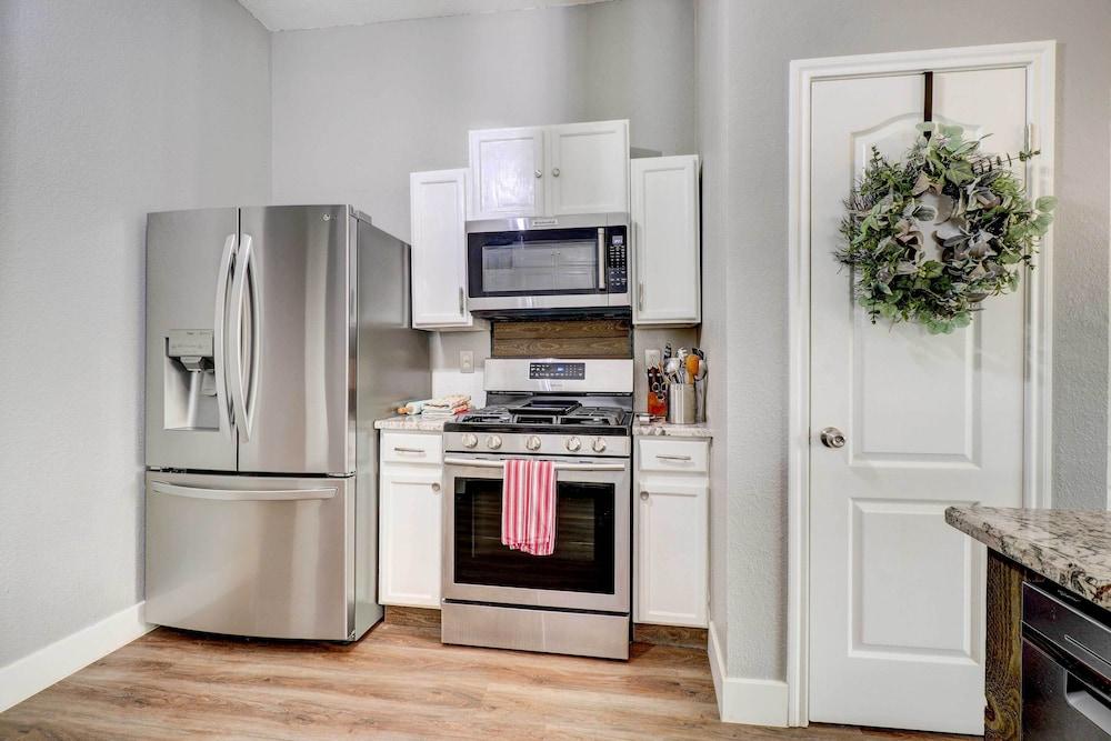 Airy Georgetown Home w/ Fire Pit!