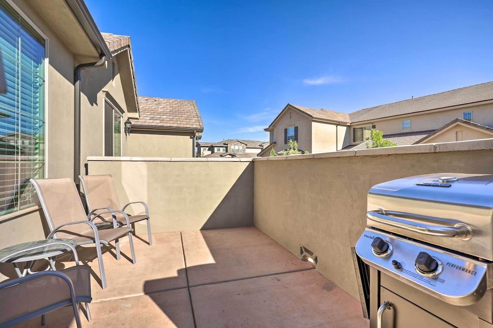St George Area Townhome w/ Patio + Pool Access