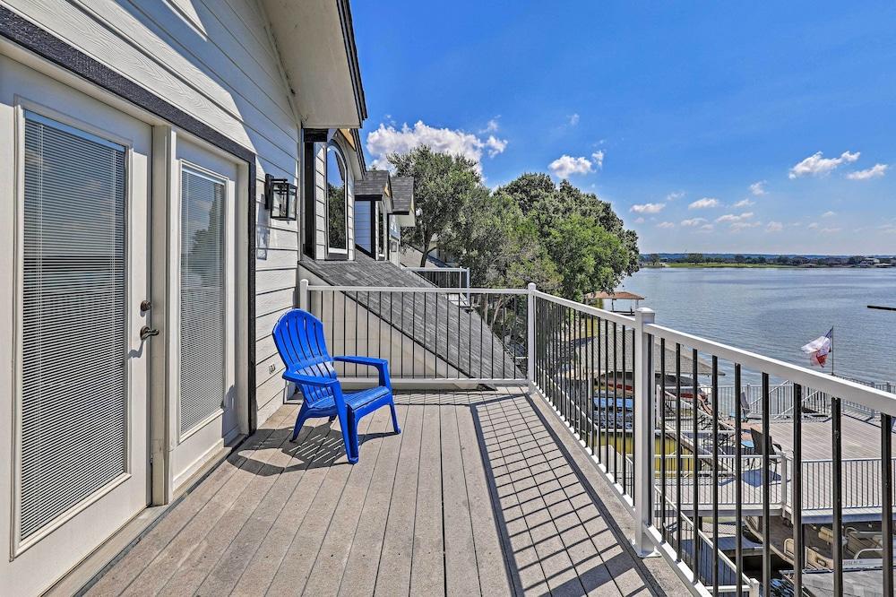 Lavish Lake House, Near Vineyards + Marinas!