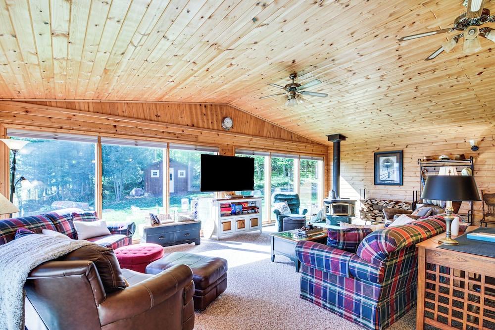 Lakefront Hackensack Cabin w/ Patio & Grill!