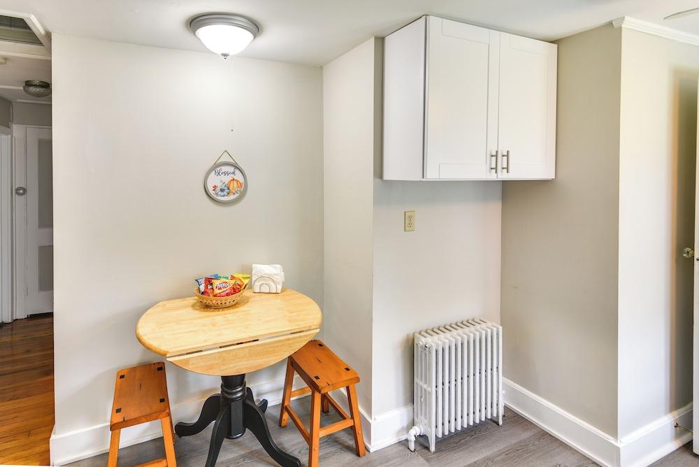 Newport House < 3 Mi to Beaches & Bowens Wharf!