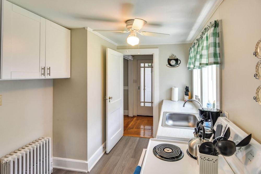 Newport House < 3 Mi to Beaches & Bowens Wharf!