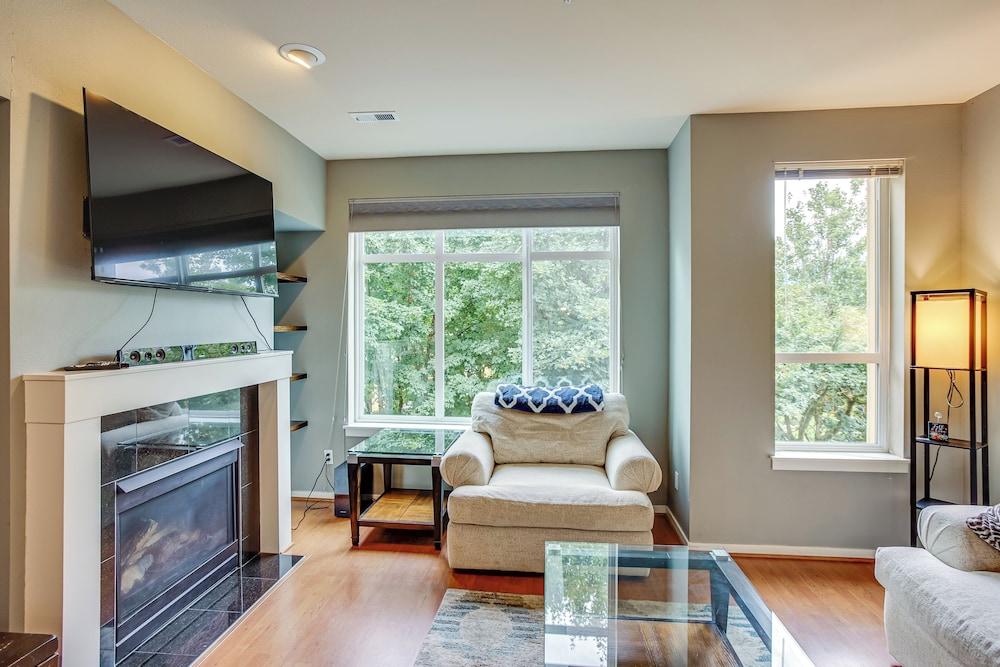 Quaint Issaquah Home - Walk to Shops & Dining