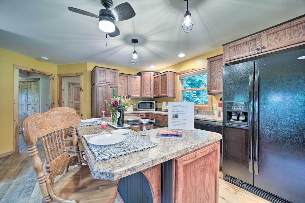 Franklin Cabin Surrounded by Smoky Mountains!