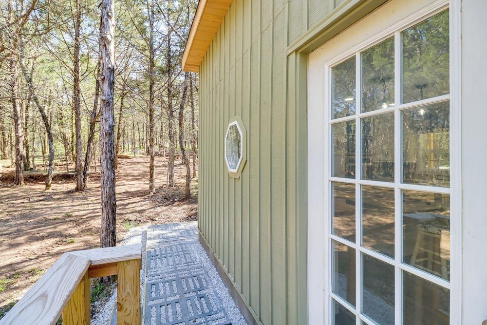 Dreamy Lead Hill Cottage w/ Fire Pit & Hammock!