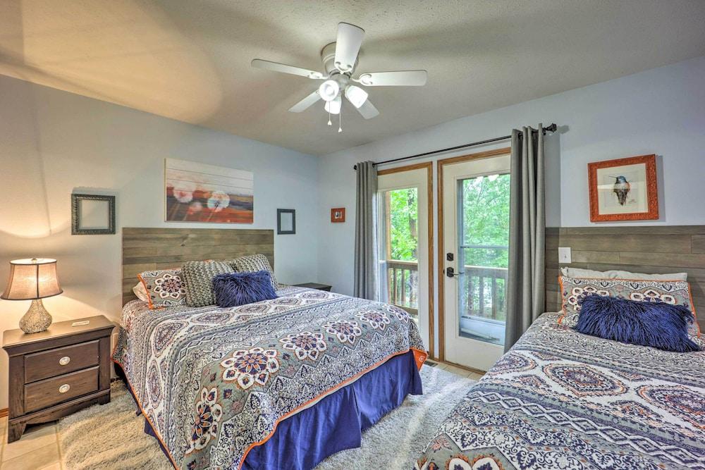 Waterfront Home on Beaver Lake w/ 2 Decks!