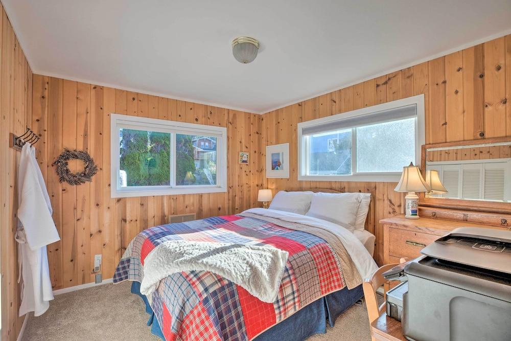 Exquisite Oceanside House w/ Pacific Views & Deck!