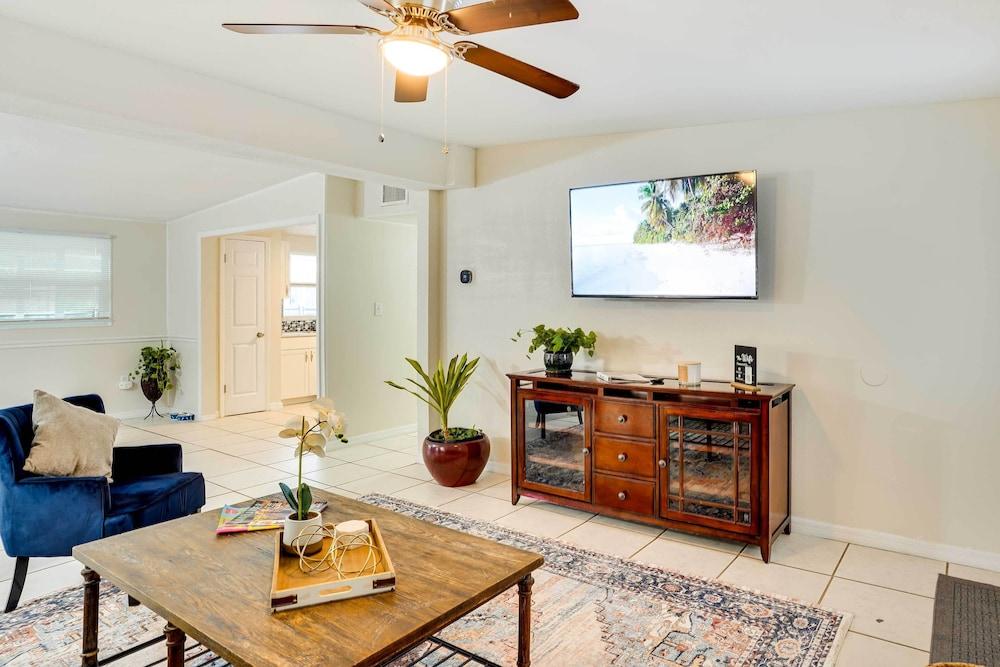 Pet-friendly Lakeland Escape w/ Private Pool!