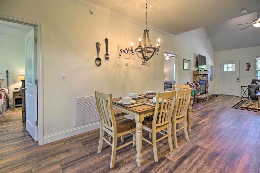 Townsend Condo w/ Pool, Great Smoky Mountain Views