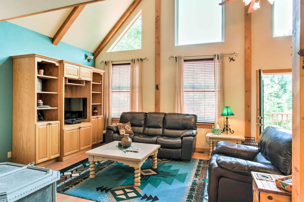 Cloudcroft Home w/ Spacious Stargazing Deck!