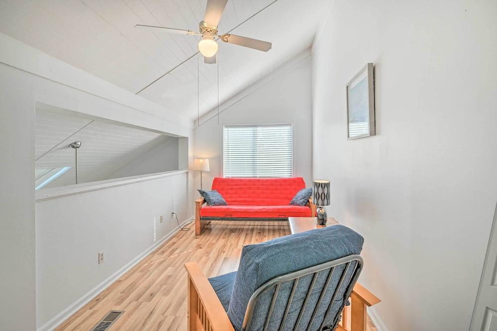 Myrtle Beach Condo: Balconies, Walk to Beach!