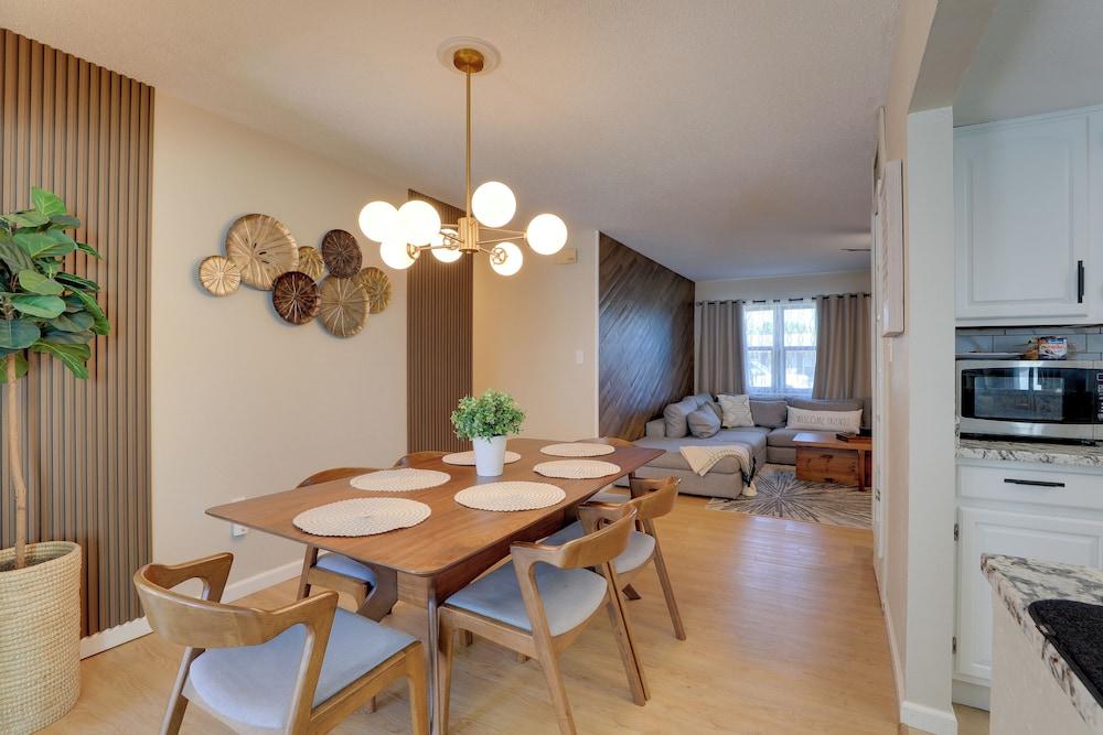 8 Mi to Beaches: Bradenton Home w/ Poolside Oasis!