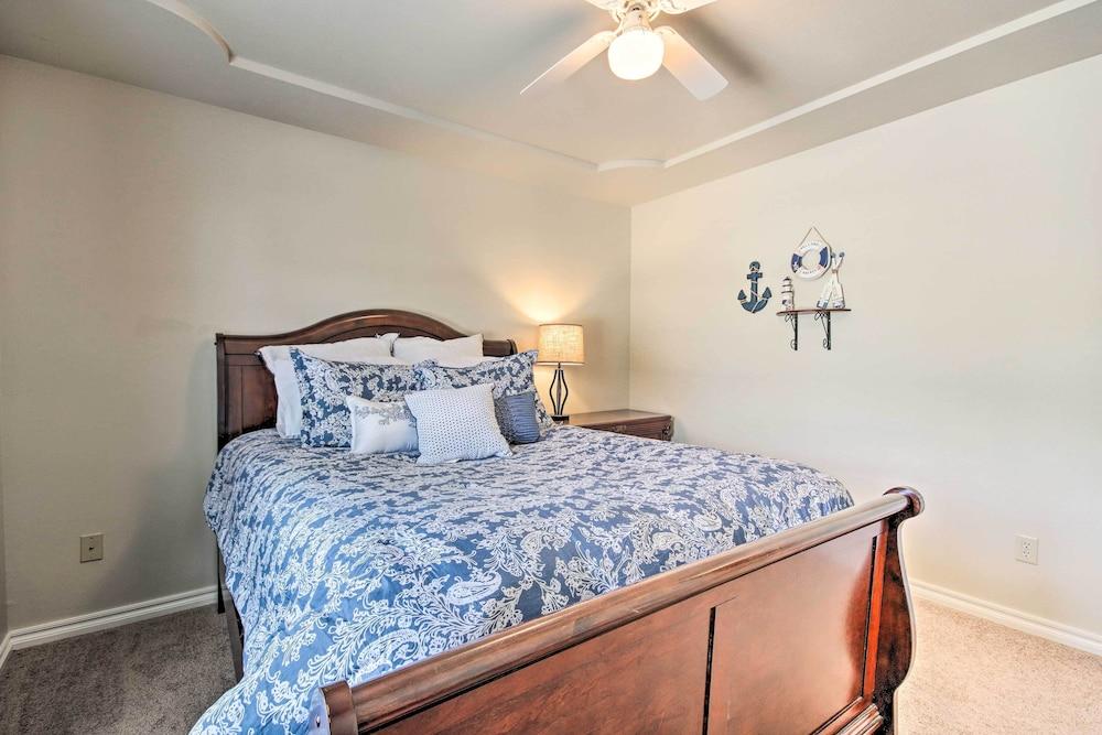 Deck & Lake Access: Cozy Townhome in Eucha