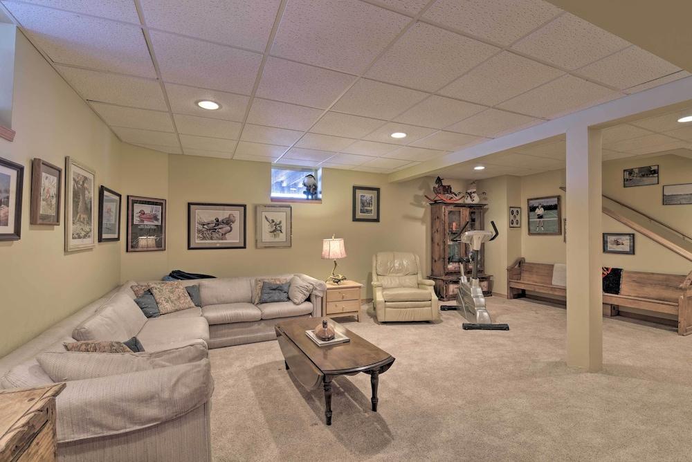 Spacious Angel Fire Cabin < 4 Miles to Resort!