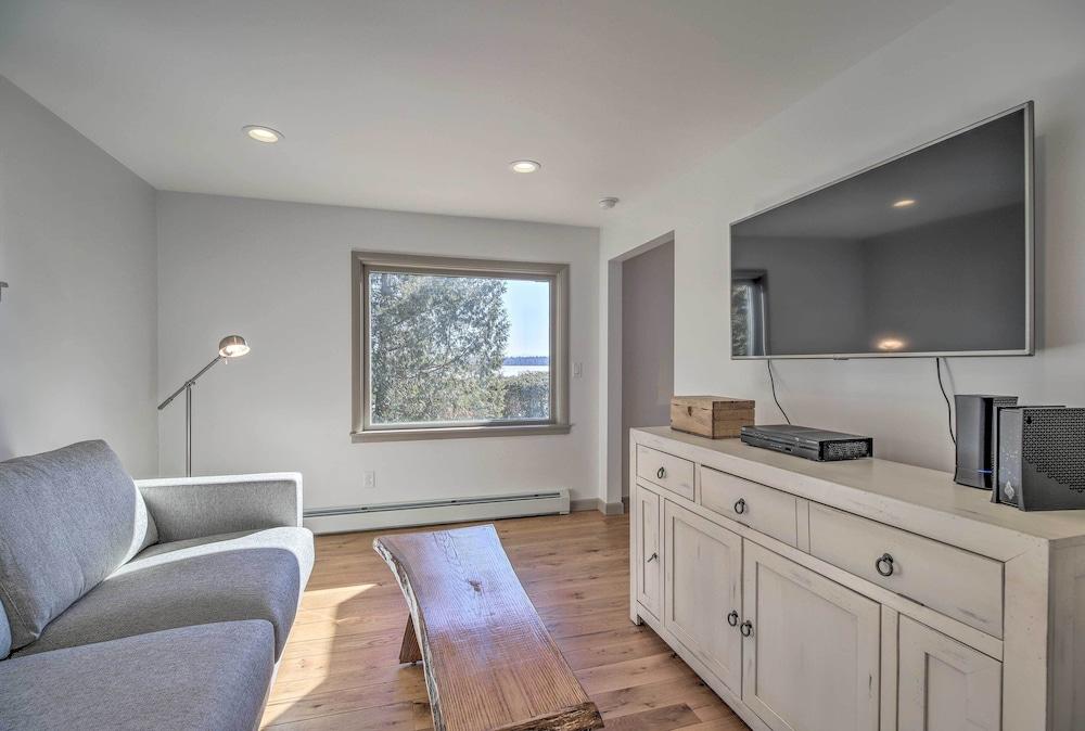 Plattsburgh Home w/ Deck on Lake Champlain