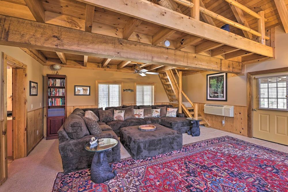 'serenity on the River' Luxe Lewisburg Cabin!