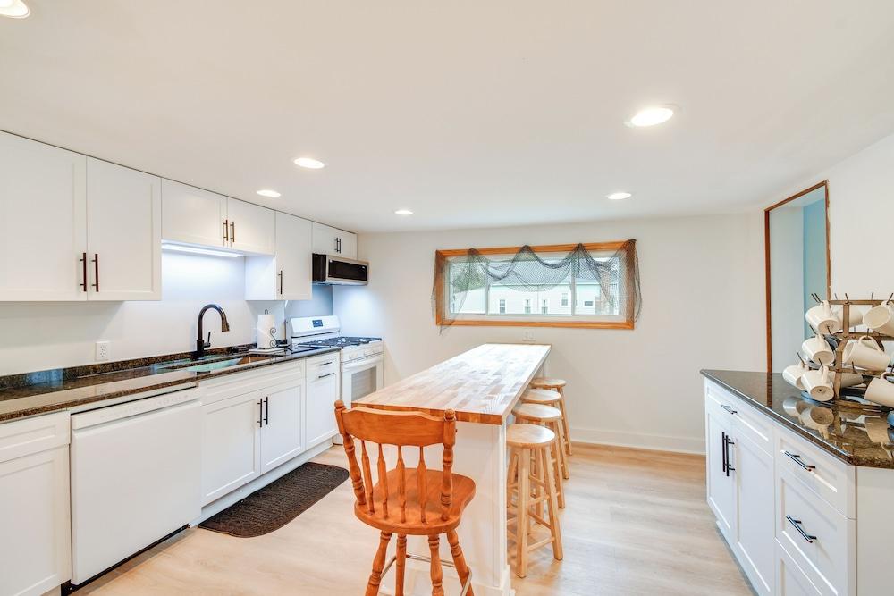 Getaway in Sodus Point w/ Private Yard