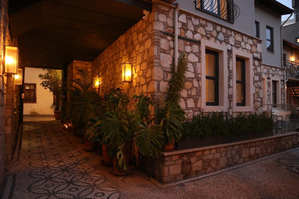 Superb Flat with Calm Balcony - REYHAN