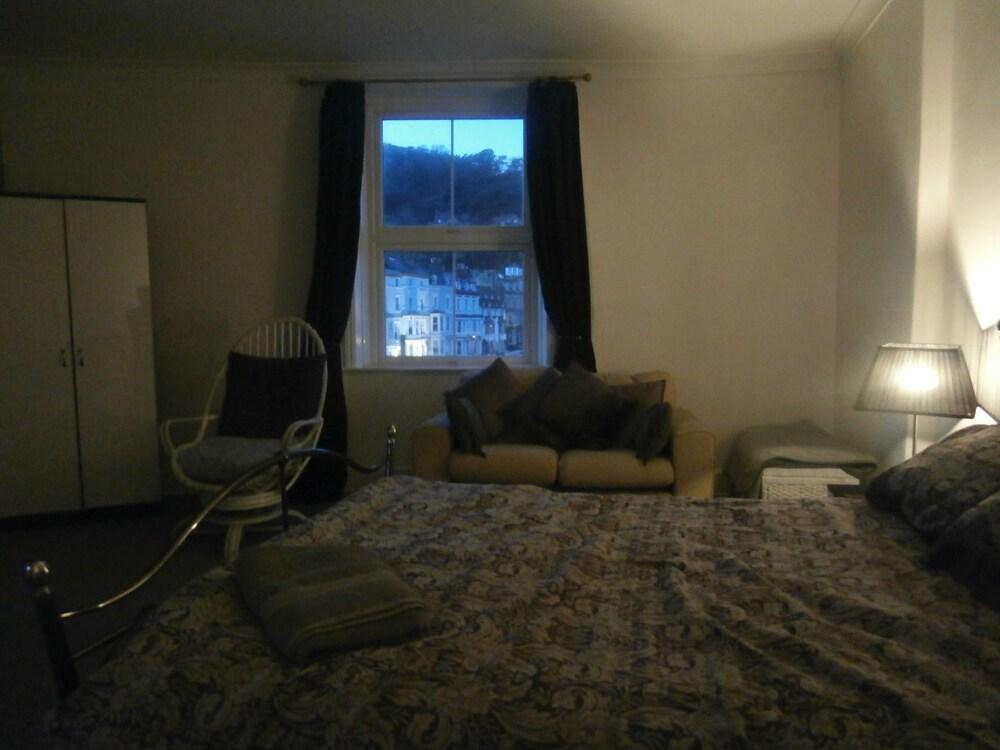 Charming Seafront 2-bed Apartment in Llandudno