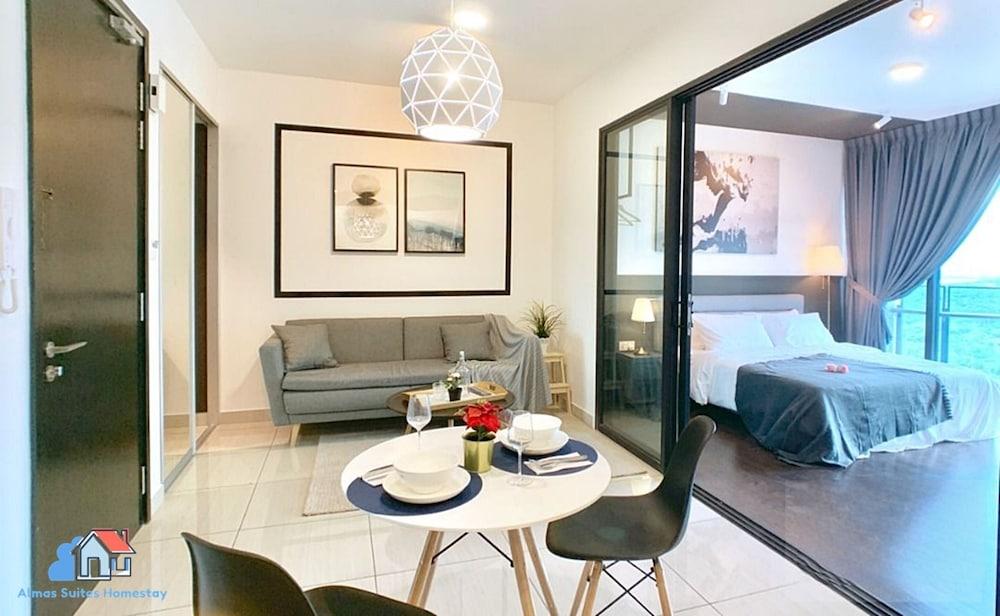 Almas Suites Puteri Harbour
