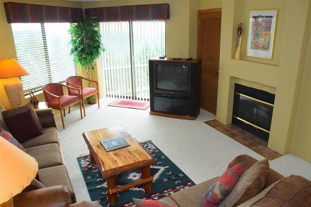Seven Springs 3 BR Condo, Mountain Views! by RedAwning