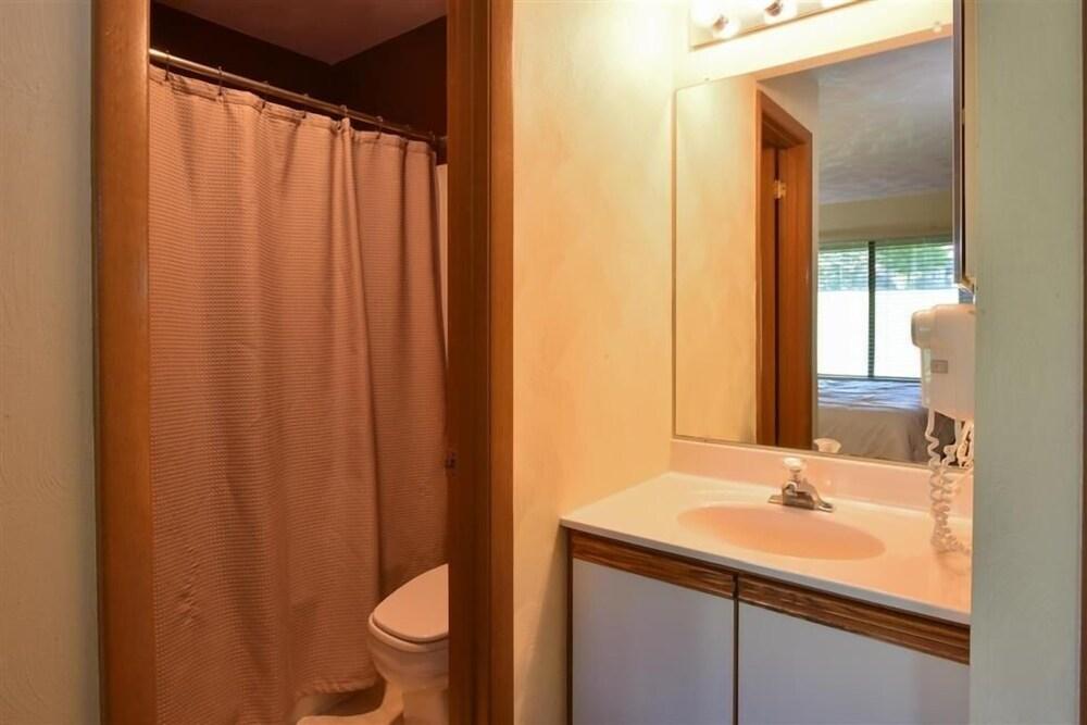 Seven Springs Sunridge 2 BR Condo, Mountain Views! by RedAwning