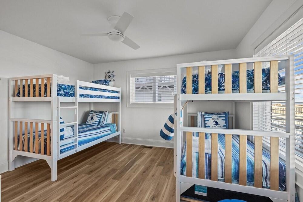 Seabiscuit 5 Bedroom Home by RedAwning