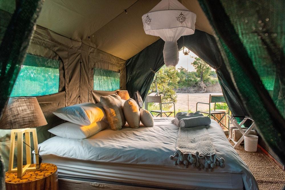 Kruger Untamed - Tshokwane River Camp