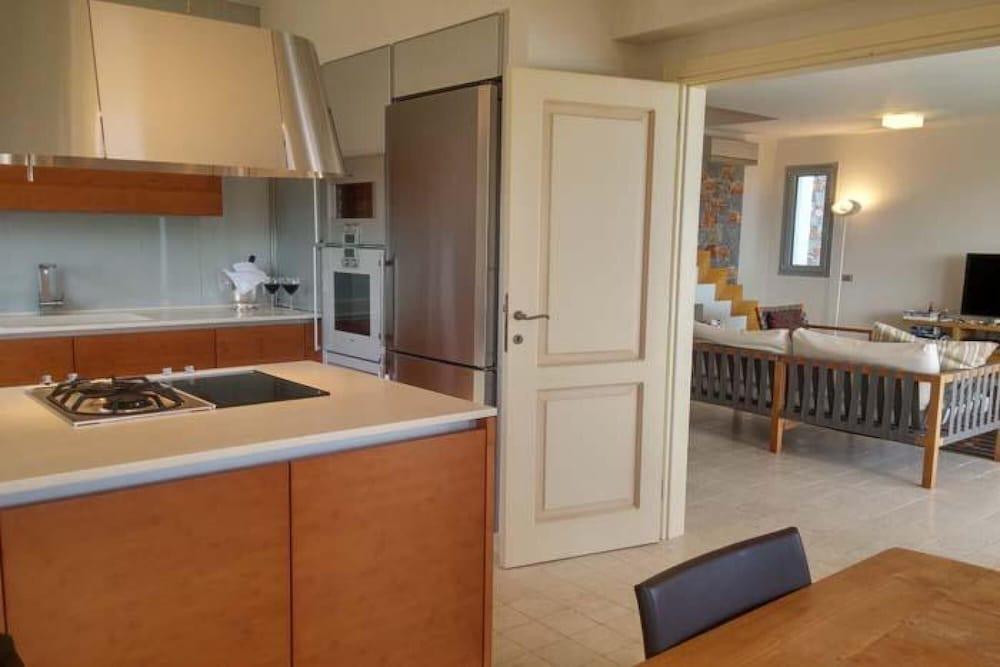 Sea View 3 Bedroom Villa Close to the Beach