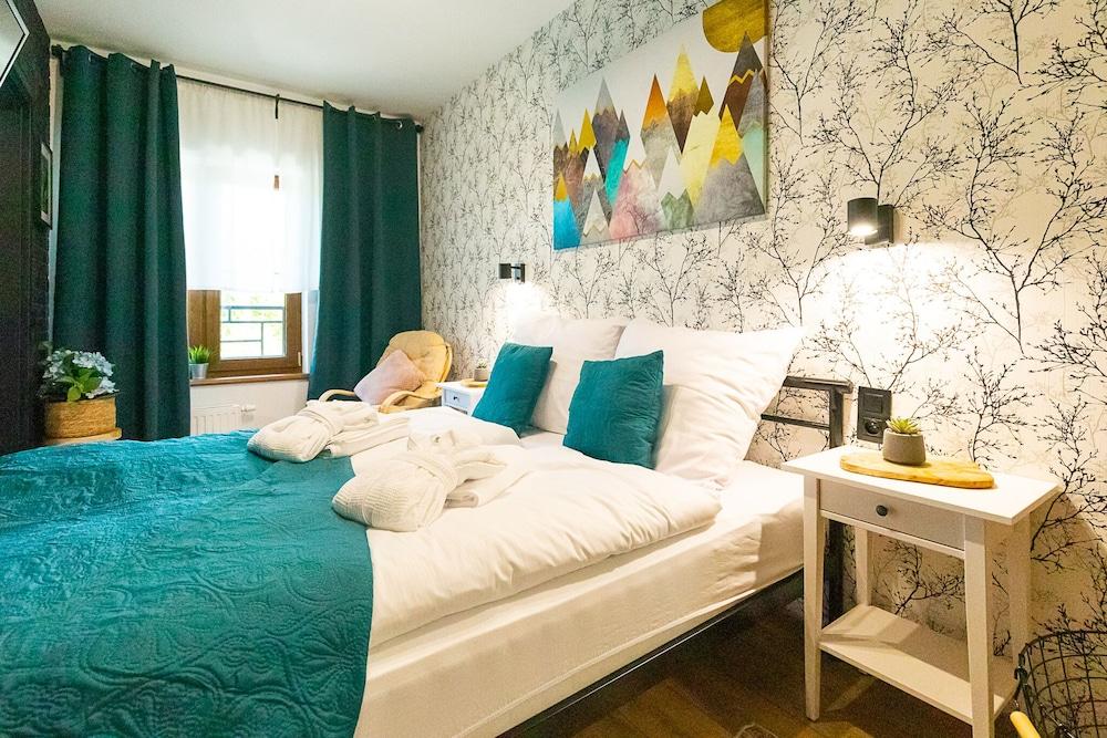 RentPlanet - Green Park Resort