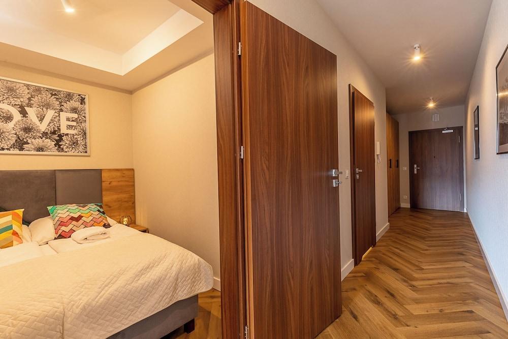 RentPlanet - Green Park Resort