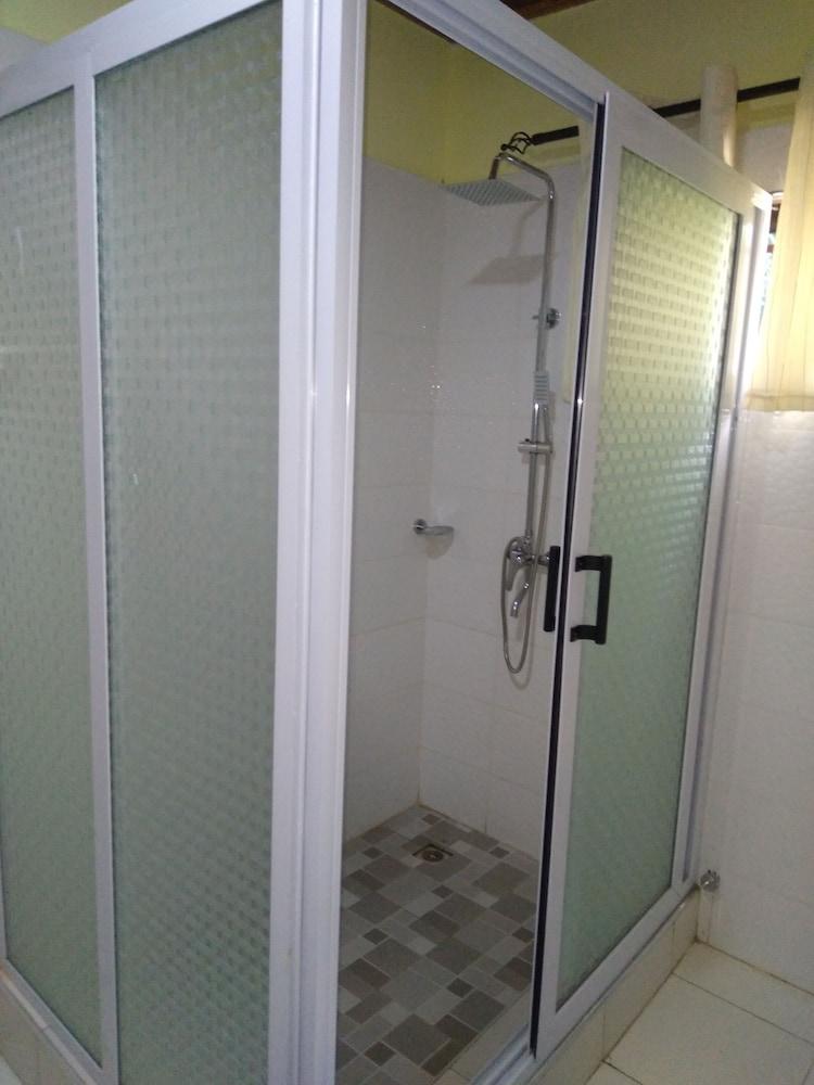 KROBIA EXECUTIVE LODGE